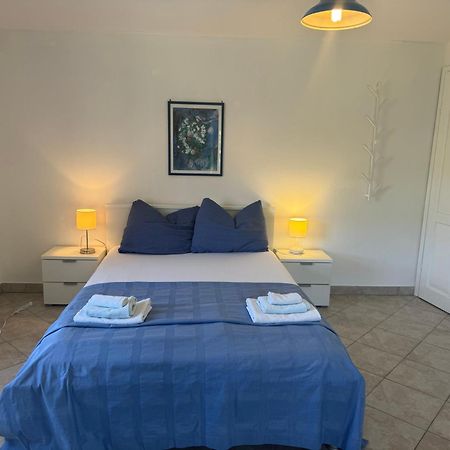 Mediterranes Ferienhaus M. Terrasse ヴェリ・ロシニュ エクステリア 写真