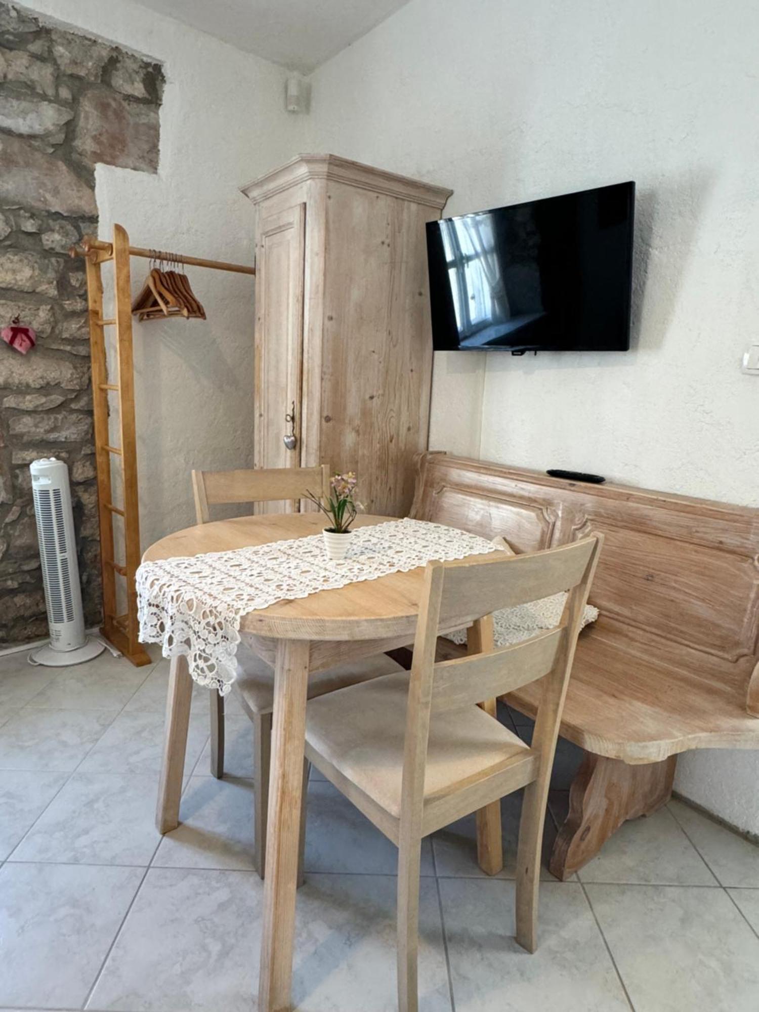 Mediterranes Ferienhaus M. Terrasse ヴェリ・ロシニュ エクステリア 写真