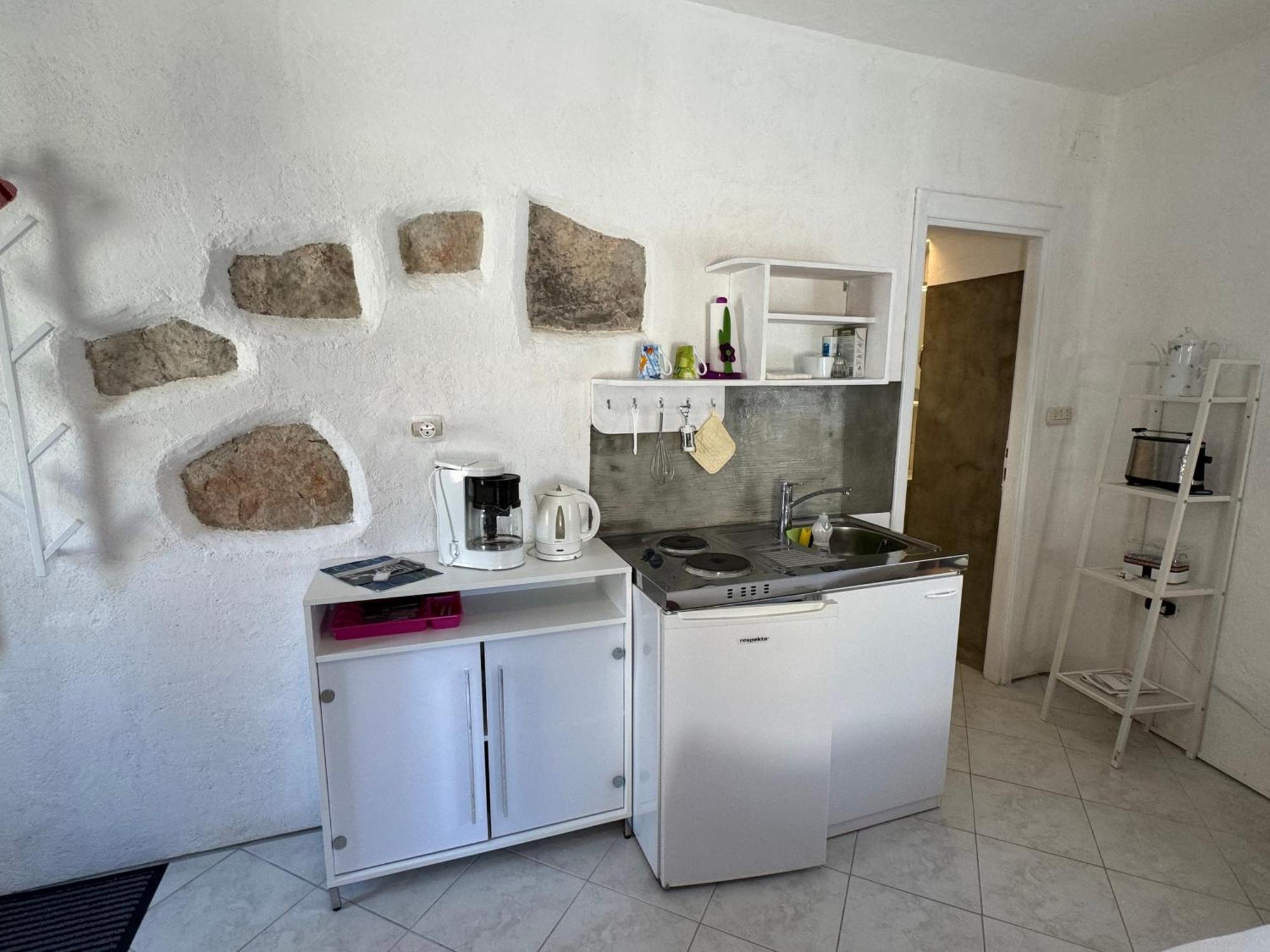 Mediterranes Ferienhaus M. Terrasse ヴェリ・ロシニュ エクステリア 写真