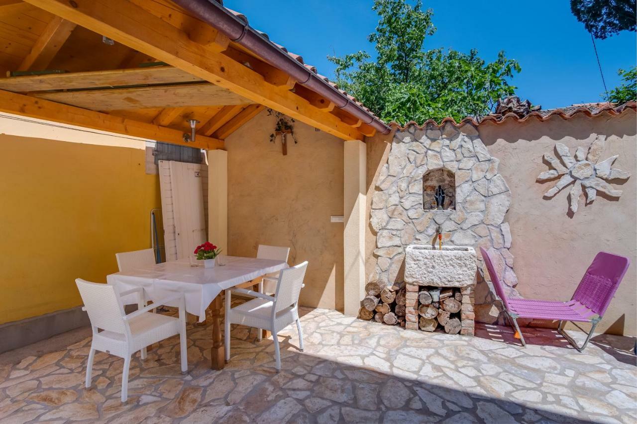 Mediterranes Ferienhaus M. Terrasse ヴェリ・ロシニュ エクステリア 写真