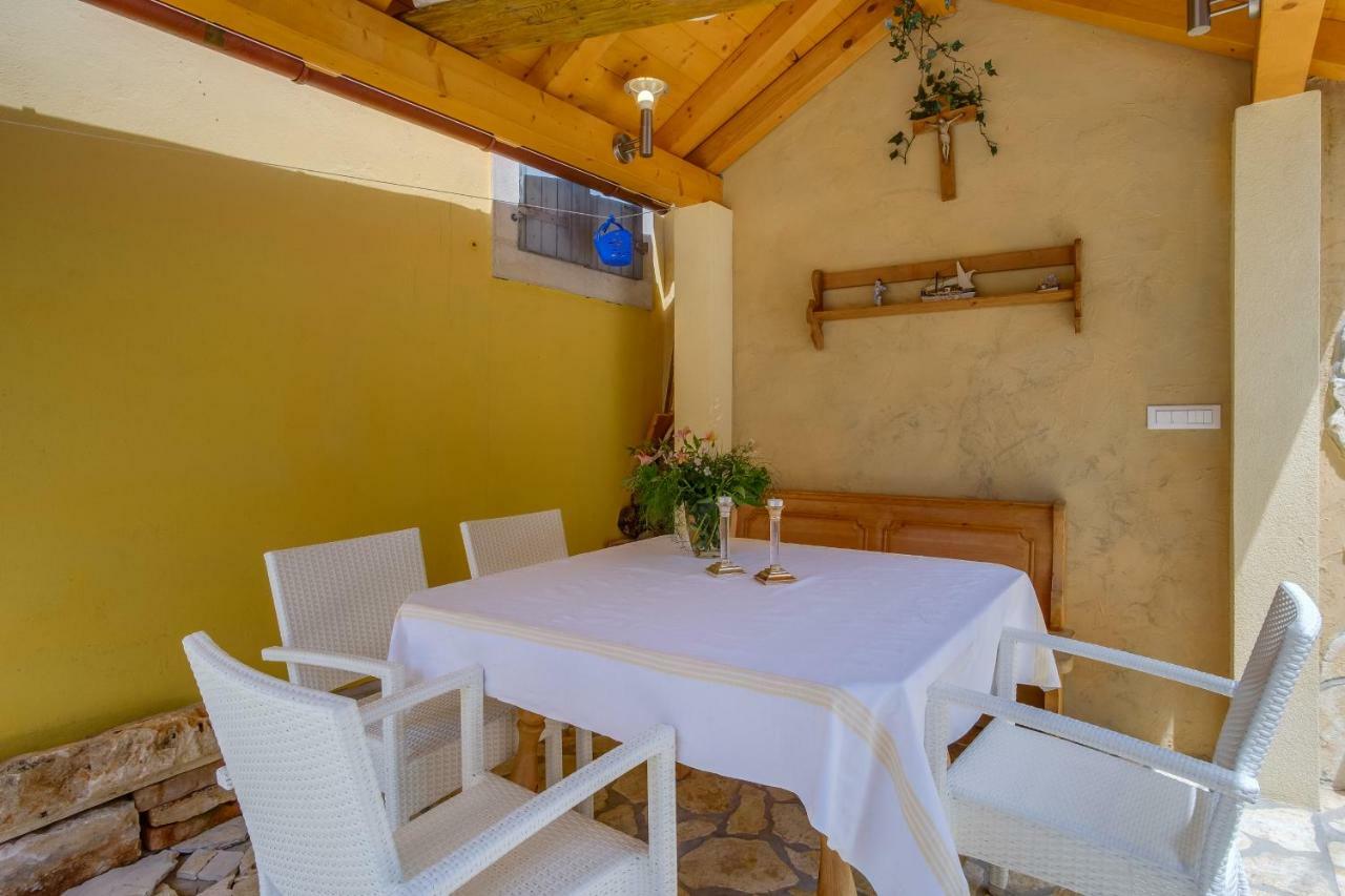 Mediterranes Ferienhaus M. Terrasse ヴェリ・ロシニュ エクステリア 写真