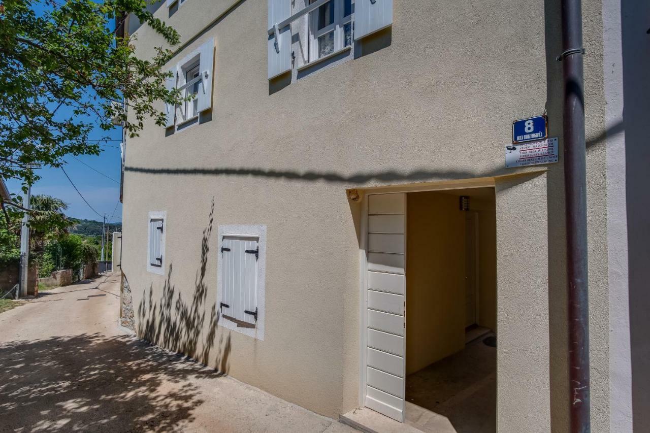 Mediterranes Ferienhaus M. Terrasse ヴェリ・ロシニュ エクステリア 写真